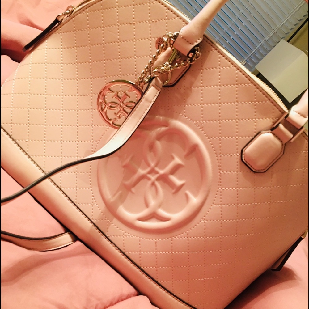 Guess Tote 👜
